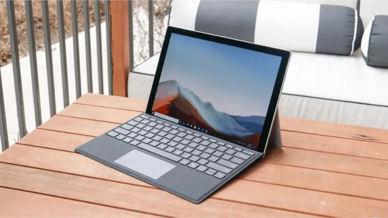 Laptop 12 inch thường có chiều dài khoảng 28 - 30cm và chiều rộng khoảng 8 - 9cm