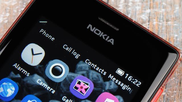 Viền màn hình phía trên của mặt trước có logo thương hiệu Nokia và dải loa thoại