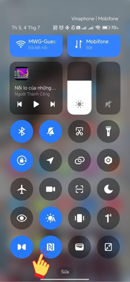 Vuốt màn hình từ góc phải trên xuống để bật NFC
