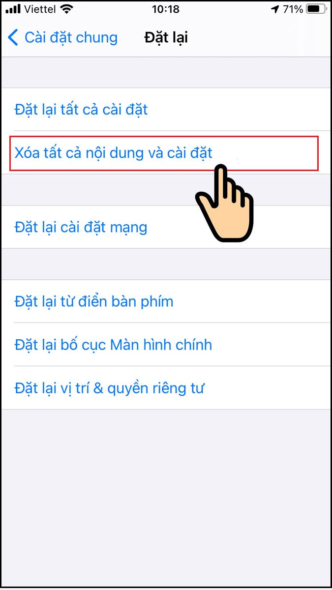 Bấm Xóa tất cả nội dung và cài đặt