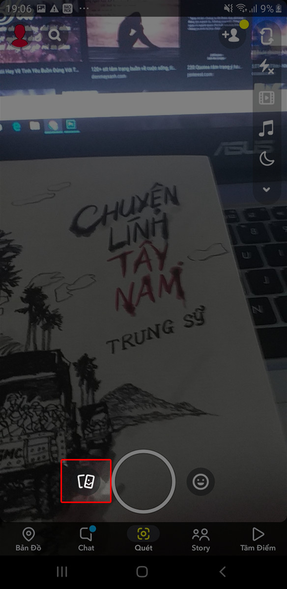 Chọn biểu tượng album nằm bên trái nút tròn