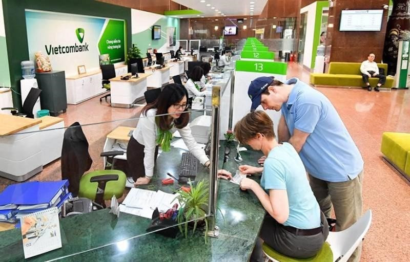 Giao dịch tại quầy Vietcombank