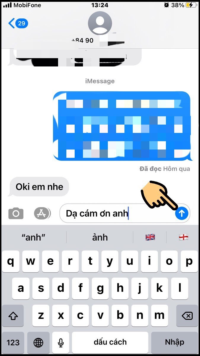 Alt text: Giao diện soạn tin nhắn trên iPhone với nút gửi hình mũi tên