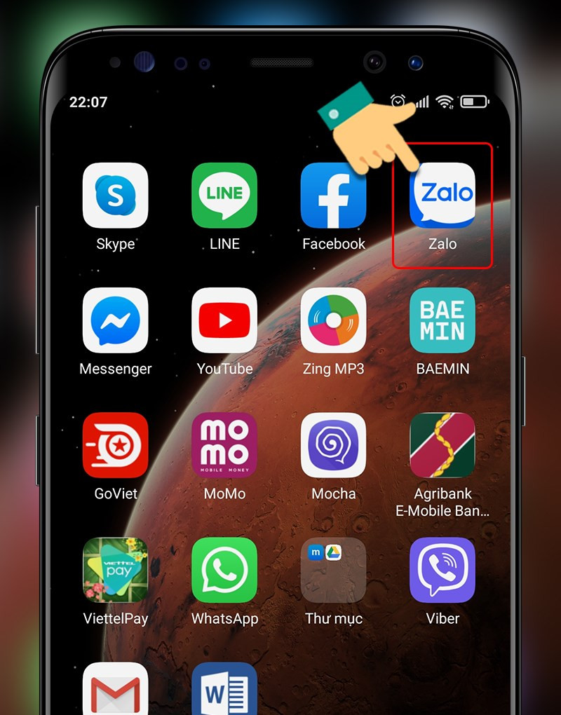 alt text: Mở ứng dụng Zalo trên điện thoại