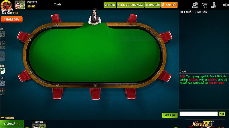 Khoảnh khắc chơi bài Poker tại Sảnh Rồng.