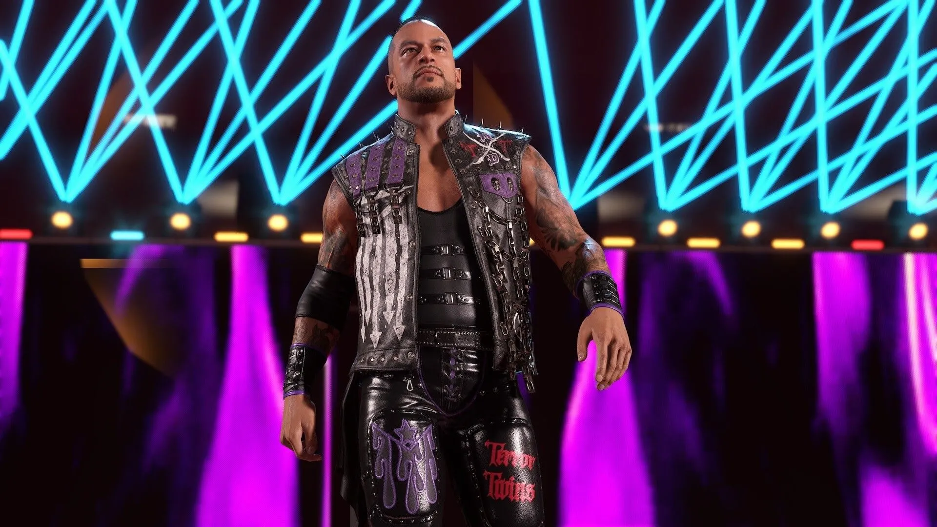 Ảnh chụp màn hình trận đấu trong game WWE 2K25 với đồ họa chân thực.