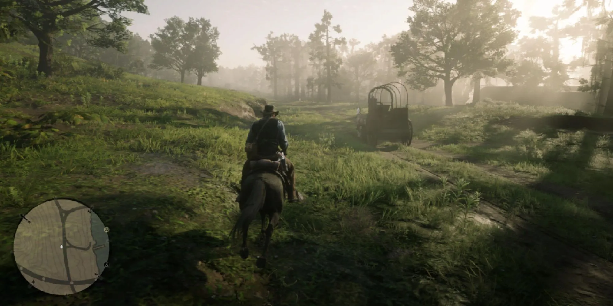 Arthur Morgan trong Red Dead Redemption 2 cưỡi ngựa rượt đuổi một cỗ xe, thể hiện thế giới mở rộng lớn và sống động