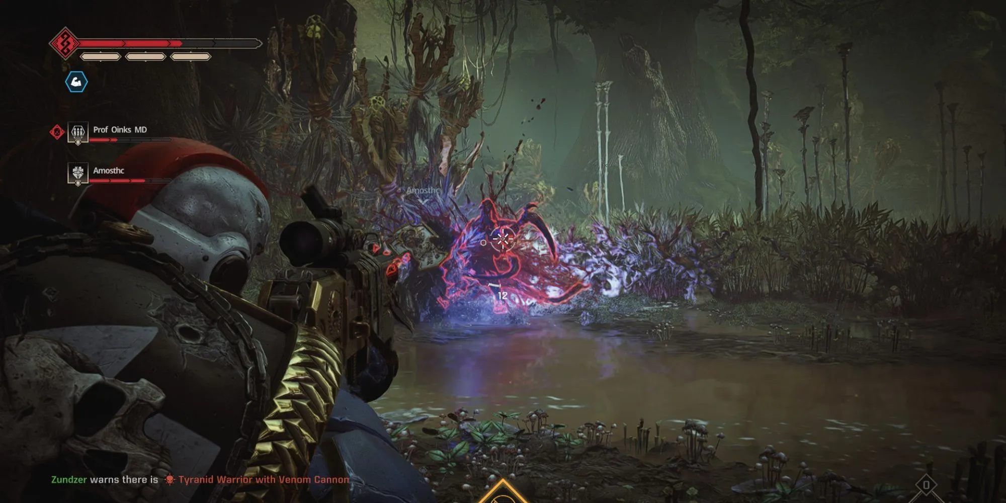 Captain Titus trong Warhammer 40K Space Marine 2 chém Tyranid bằng Chainsword giữa trận chiến hỗn loạn
