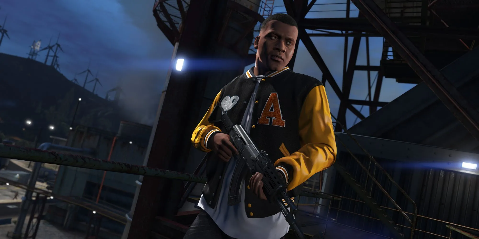 Franklin cầm súng trường trong một phi vụ của Grand Theft Auto 5.