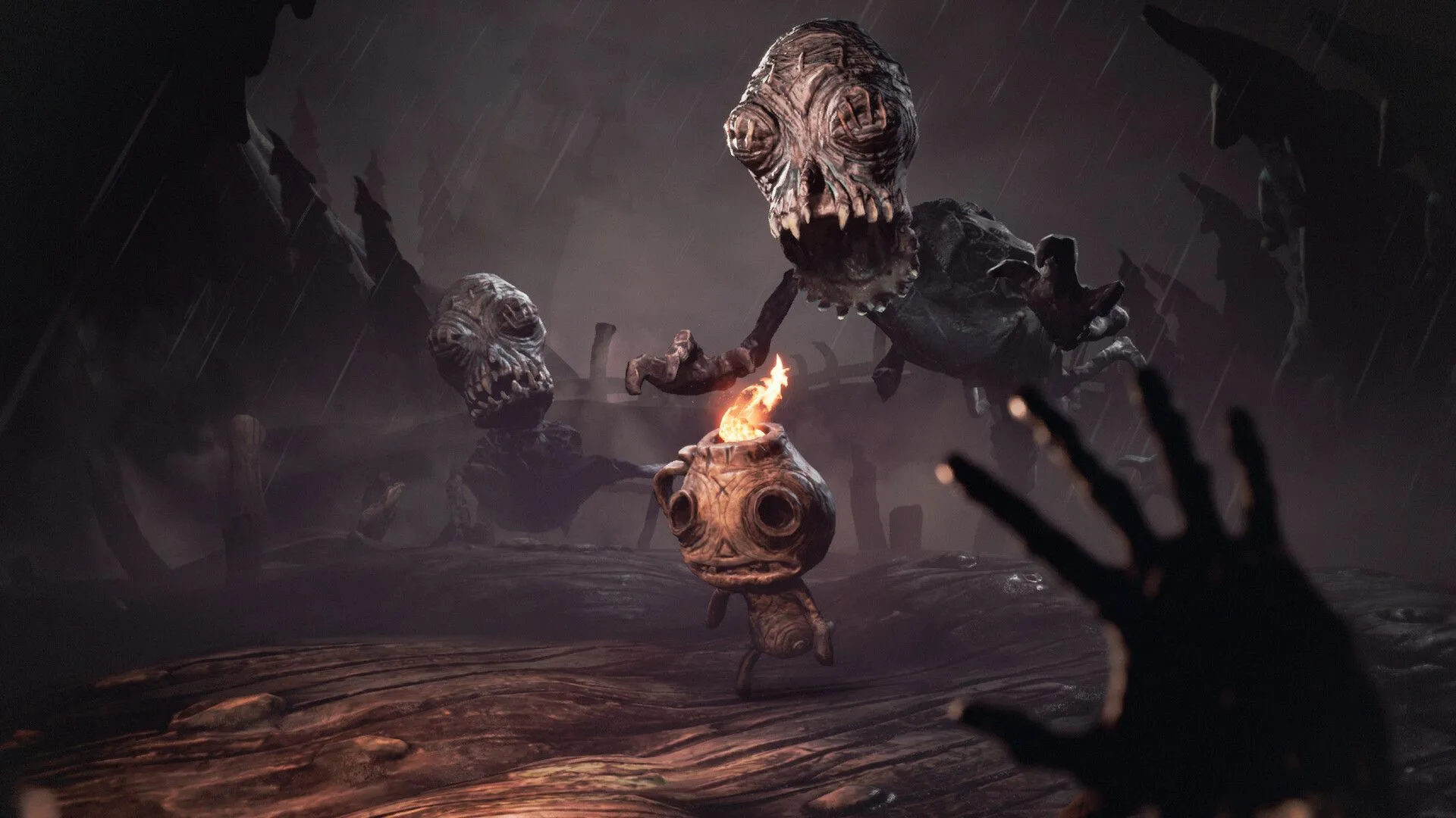 Góc nhìn thứ nhất trong The Midnight Walk, cho thấy môi trường game và vật phẩm tương tác.
