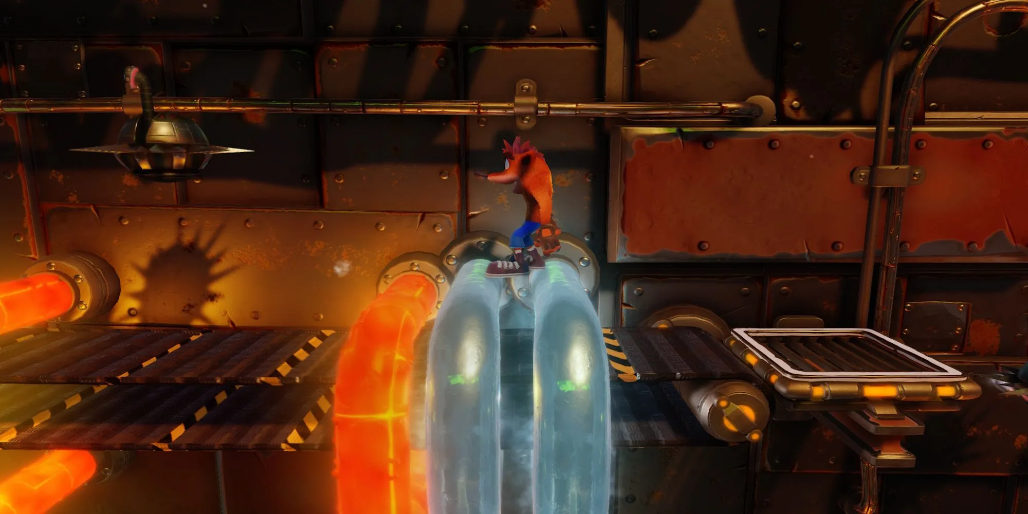 Màn chơi Heavy Machinery trong Crash Bandicoot với bối cảnh nhà máy công nghiệp và các đường ống nóng đỏ