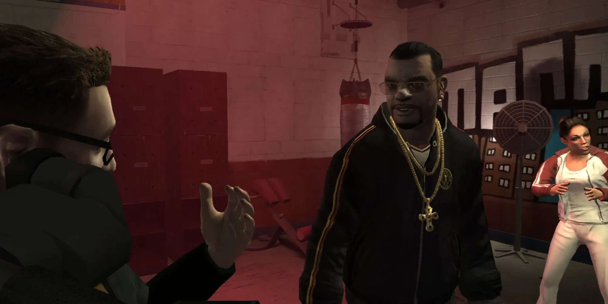 Manny Escuela tự mãn trước máy quay ở Liberty City GTA IV