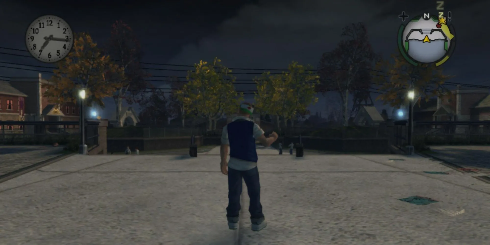 Nhân vật chính Jimmy Hopkins đạp xe trong khuôn viên trường Bullworth Academy vào ban đêm trong game Bully