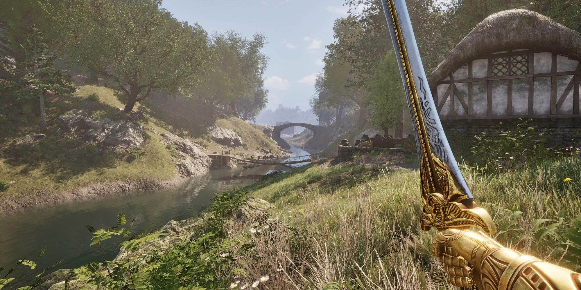 Nhân vật người chơi trong Oblivion Remastered với thanh kiếm vàng