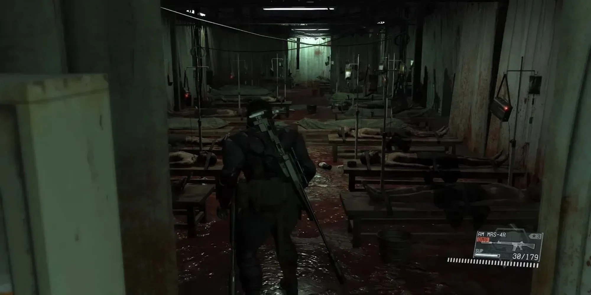 Nhân vật Snake trong Metal Gear Solid V The Phantom Pain với trang bị chiến đấu