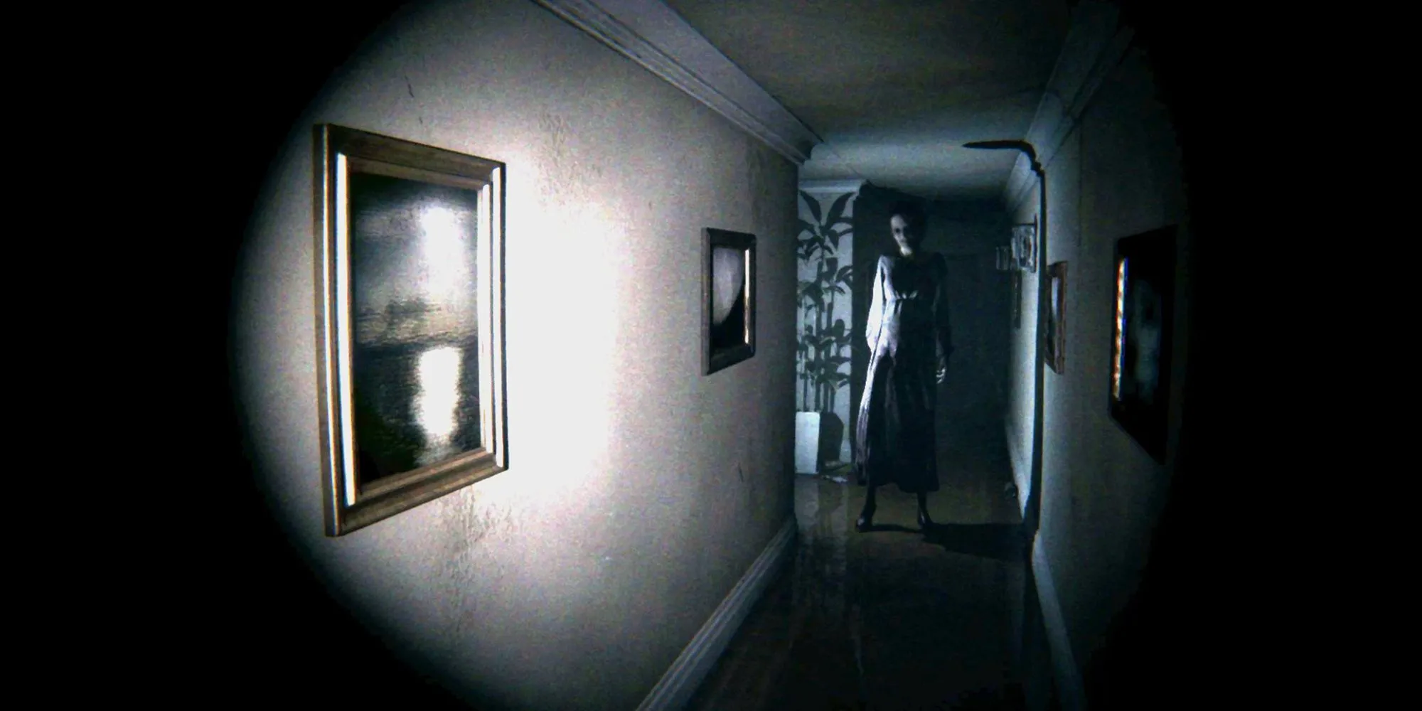 Quái vật đáng sợ Lisa rình rập người chơi trong hành lang ma ám của P.T., bản playable teaser của Silent Hills