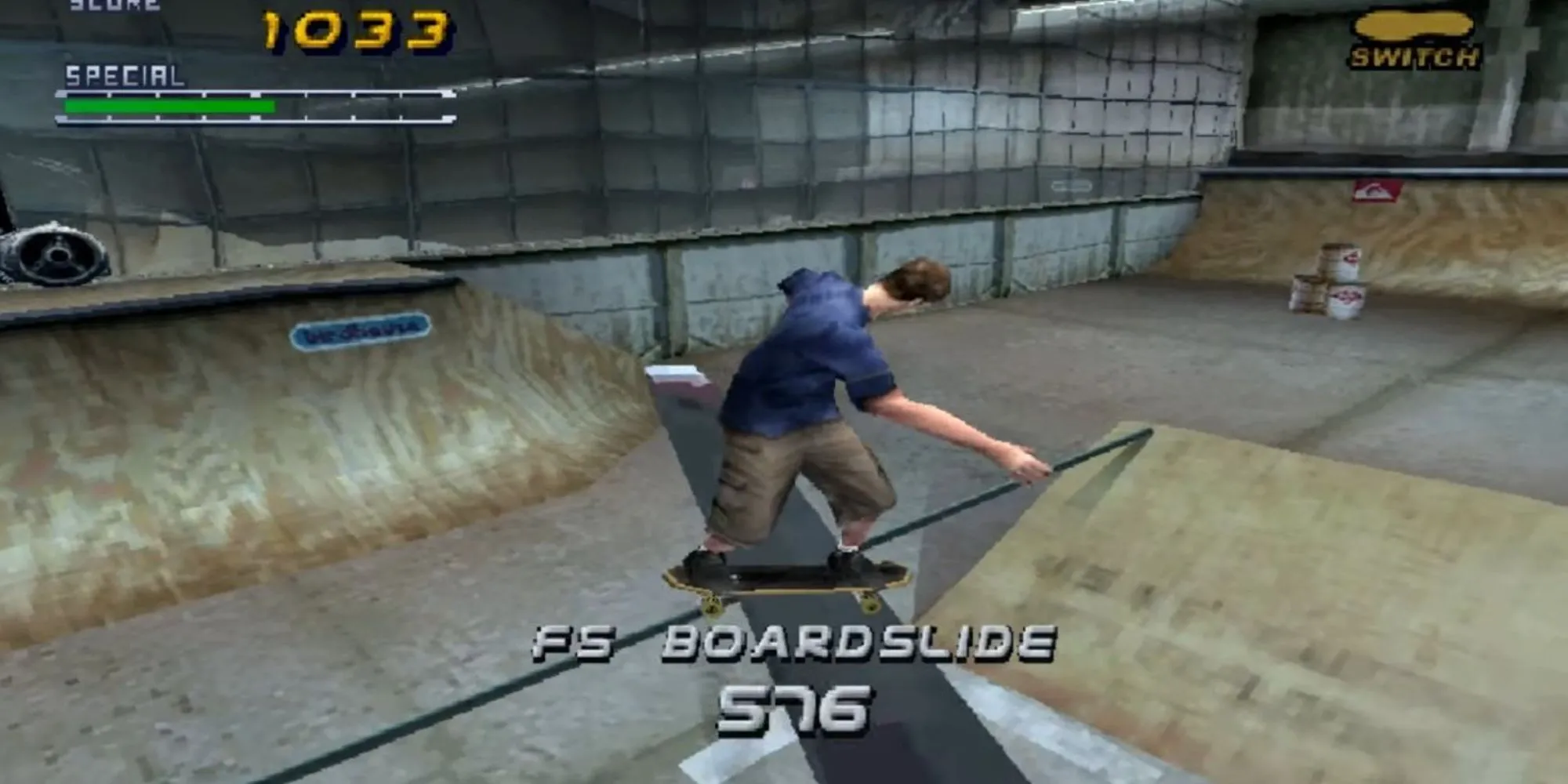 Tony Hawk thực hiện cú trick tại màn Hangar trong Tony Hawk's Pro Skater 2 với soundtrack punk rock huyền thoại