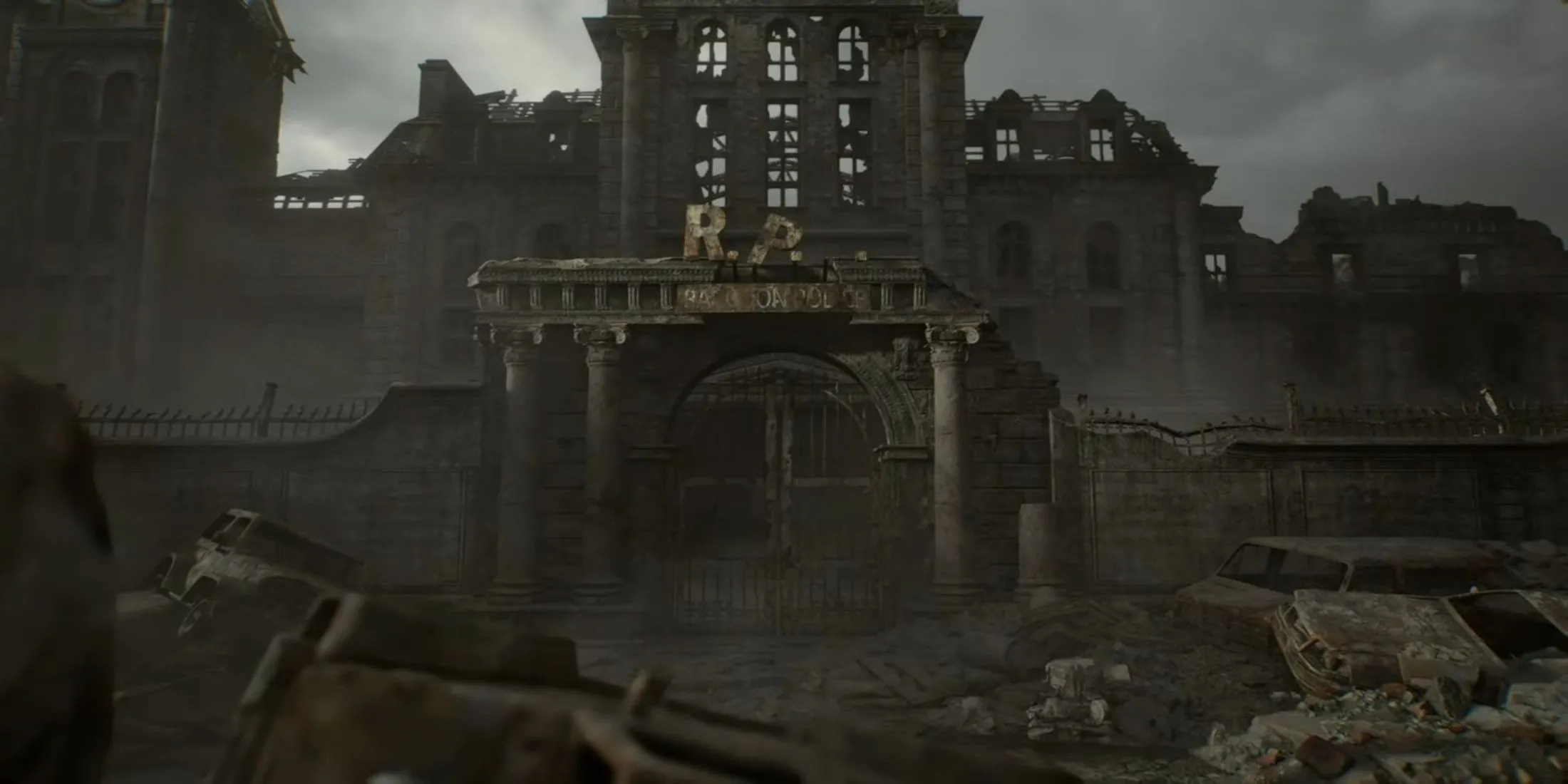 Một cảnh quay từ trailer chính thức của Resident Evil Requiem, cho thấy quang cảnh hoang tàn.