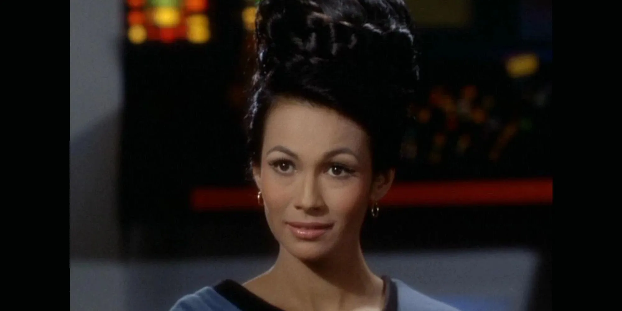 Chân dung Marlena Moreau, nhân vật quan trọng trong tập &quot;Mirror, Mirror&quot; của Star Trek, thể hiện sự phức tạp trong phát triển cốt truyện và tâm lý.