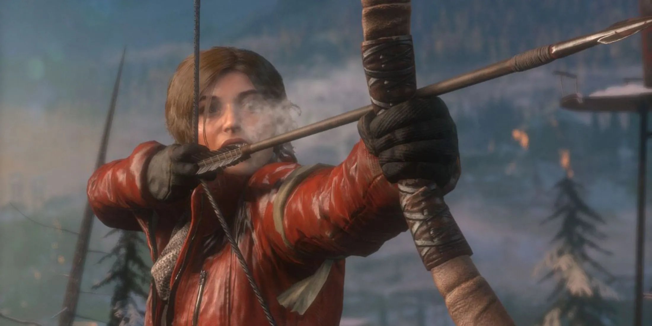 Lara Croft giương cung tên giữa khu rừng tuyết trắng trong Rise Of The Tomb Raider