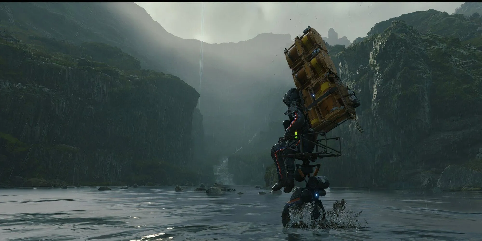 Sam Porter Bridges đang vận chuyển hàng hóa trong Death Stranding, một trải nghiệm game kéo dài hàng trăm giờ với cốt truyện phức tạp nhưng đôi khi không đủ hấp dẫn để giữ chân người chơi liên tục.