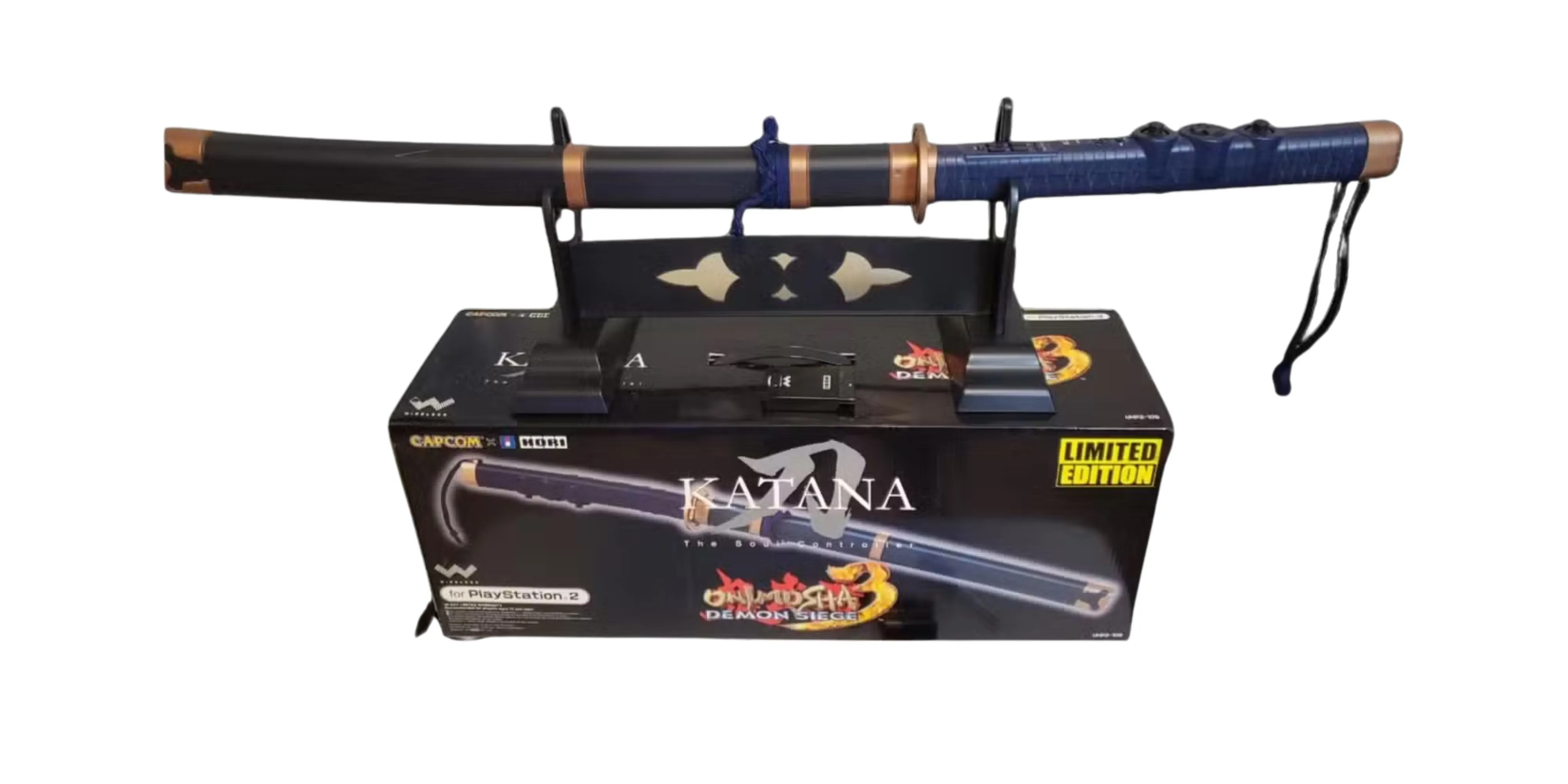 Tay cầm Katana độc đáo của Onimusha 3, mô phỏng thanh kiếm samurai, mang lại trải nghiệm nhập vai chiến đấu.
