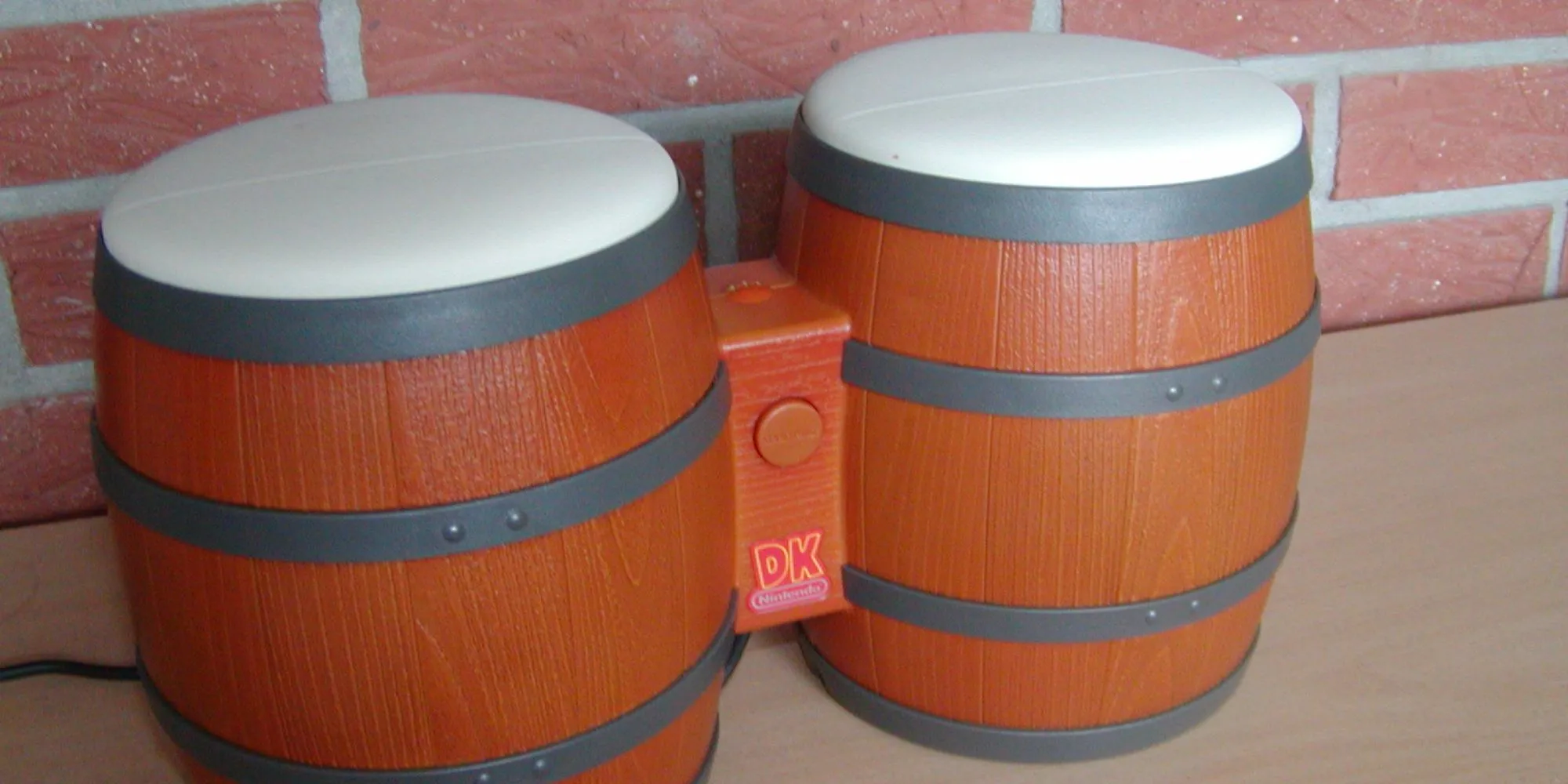 Tay cầm trống bongo Donkey Kong, mang lại trải nghiệm âm nhạc và thử thách độc đáo cho game thủ.
