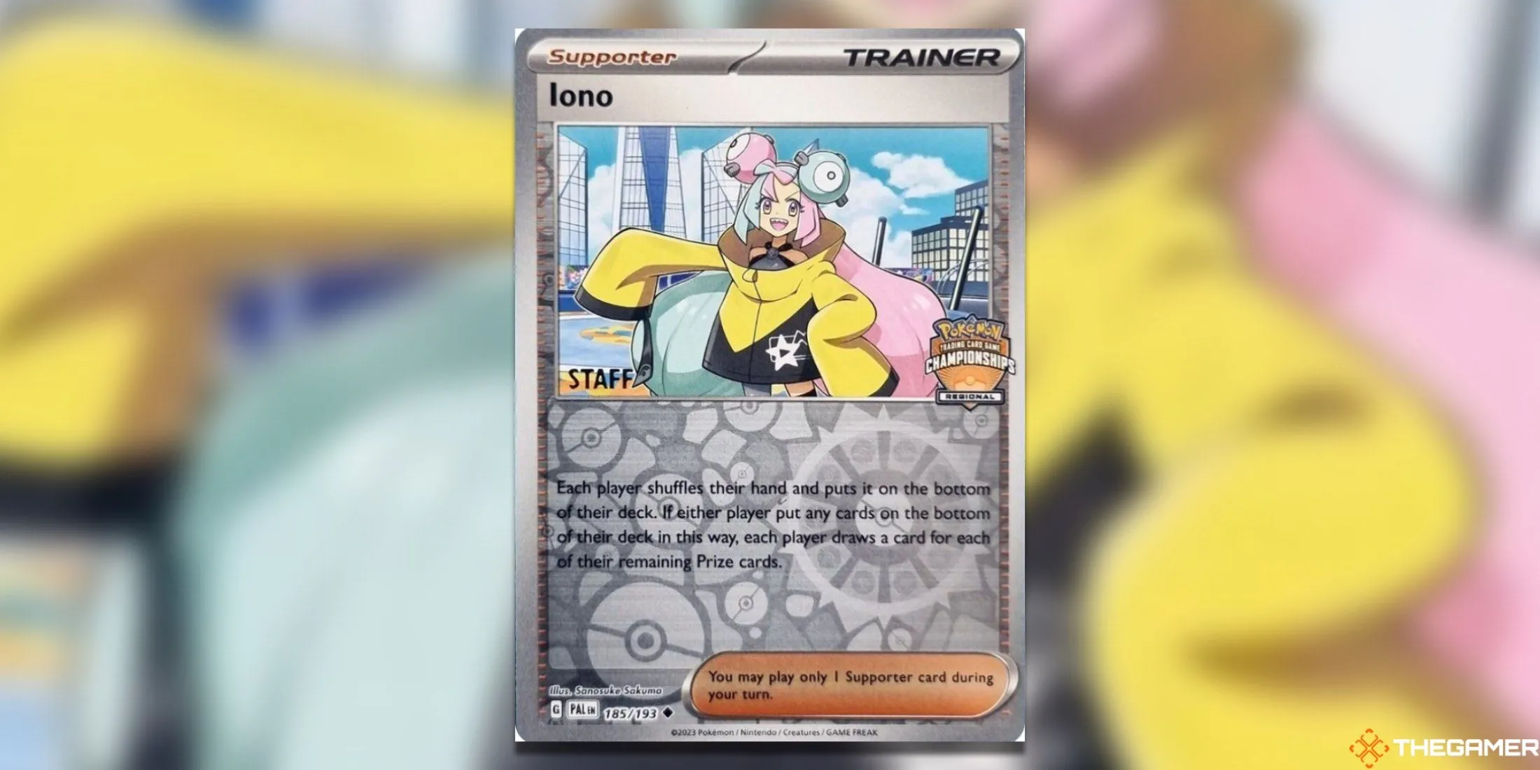 Thẻ bài Pokémon TCG Iono 185/193 Staff promo, mô tả cô nàng streamer nổi tiếng của Paldea.